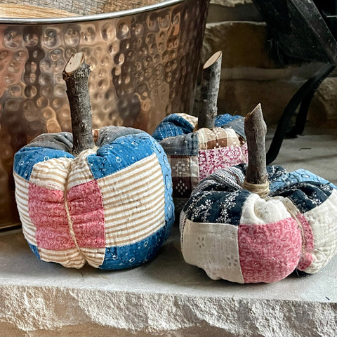 Vintage Country Quilt Pumpkins