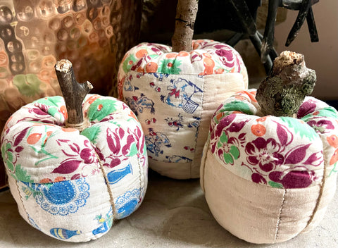 Vintage Country Quilt Pumpkins