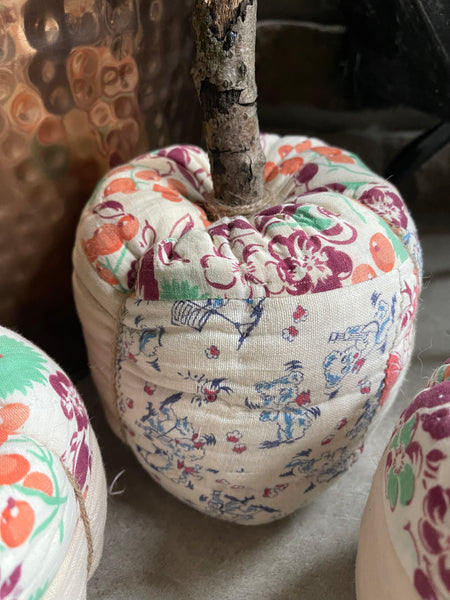 Vintage Country Quilt Pumpkins