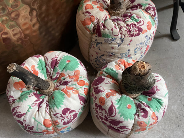 Vintage Country Quilt Pumpkins