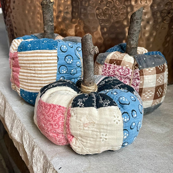 Vintage Country Quilt Pumpkins